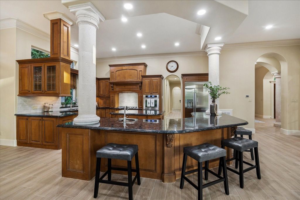 Photo of 30 Turtle Cove Court, Kingwood, TX 77346 (MLS # 25757441)