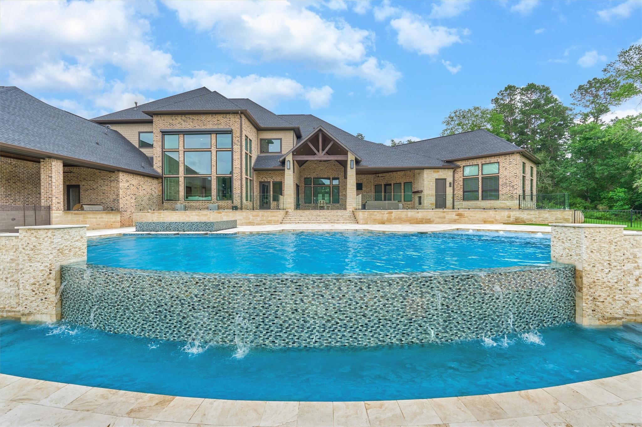 15577 Crown Oaks Drive