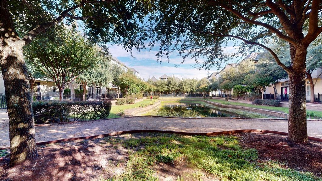 Photo of 10920 Wrenwood Manor, Houston, TX 77043 (MLS # 10757386)