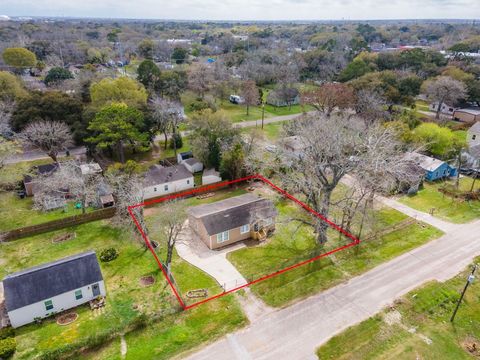 Photo of 805 Chestnut Street, La Marque, TX 77568 (MLS # 75983311)