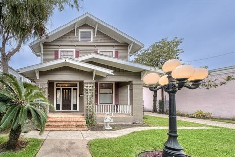 Photo of 1108 Hyde Park Boulevard, Houston, TX 77006 (MLS # 88166001)