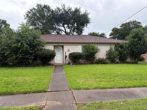 Photo of 7903 Augustine Drive, Houston, TX 77036 (MLS # 25919987)