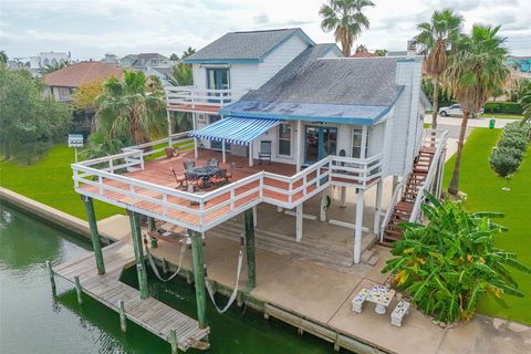 Photo of 1426 Tiki Drive, Tiki Island, TX 77554 (MLS # 89855398)