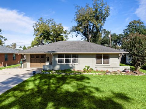 Photo of 2118 Cheshire Lane, Houston, TX 77018 (MLS # 19945093)