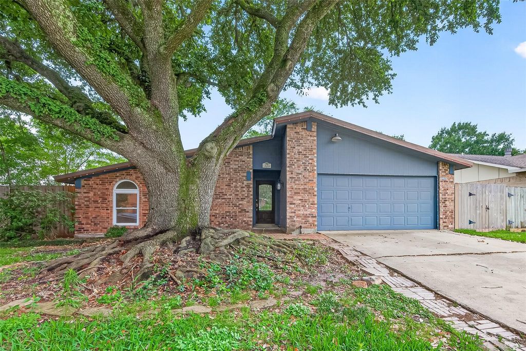 Photo of 18211 Navajo Trail Drive, Spring, TX 77388 (MLS # 10434379)