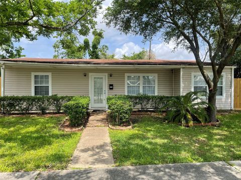 Photo of 1701 Utah Street, Baytown, TX 77520 (MLS # 41910987)