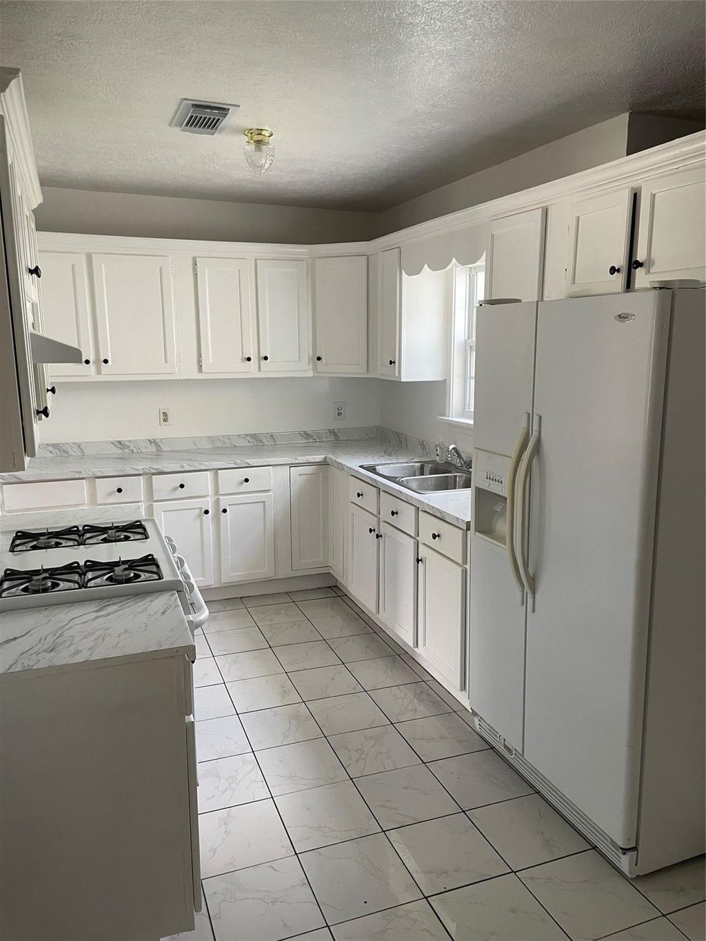 Photo of 1701 Utah Street, Baytown, TX 77520 (MLS # 41910987)
