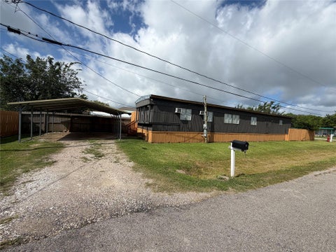 Photo of 403 Avenue E E, Dickinson, TX 77539 (MLS # 10604151)
