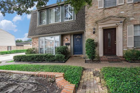 2137 Winrock Boulevard 26 Houston TX 77057