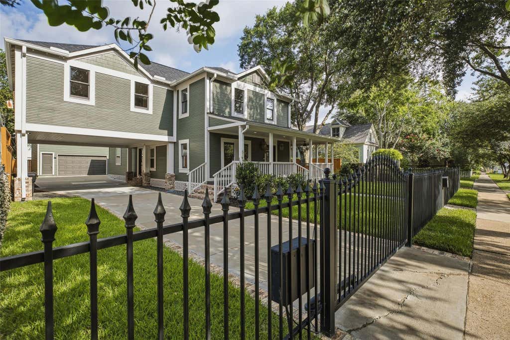 Photo of 1535 Rutland Street, Houston, TX 77008 (MLS # 72168548)
