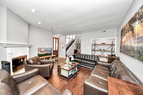 Photo of 1116 Bering Dr Drive #28, Houston, TX 77057 (MLS # 88838914)