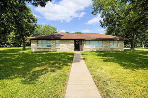 Photo of 409 Koehl Street, Wharton, TX 77488 (MLS # 91395127)
