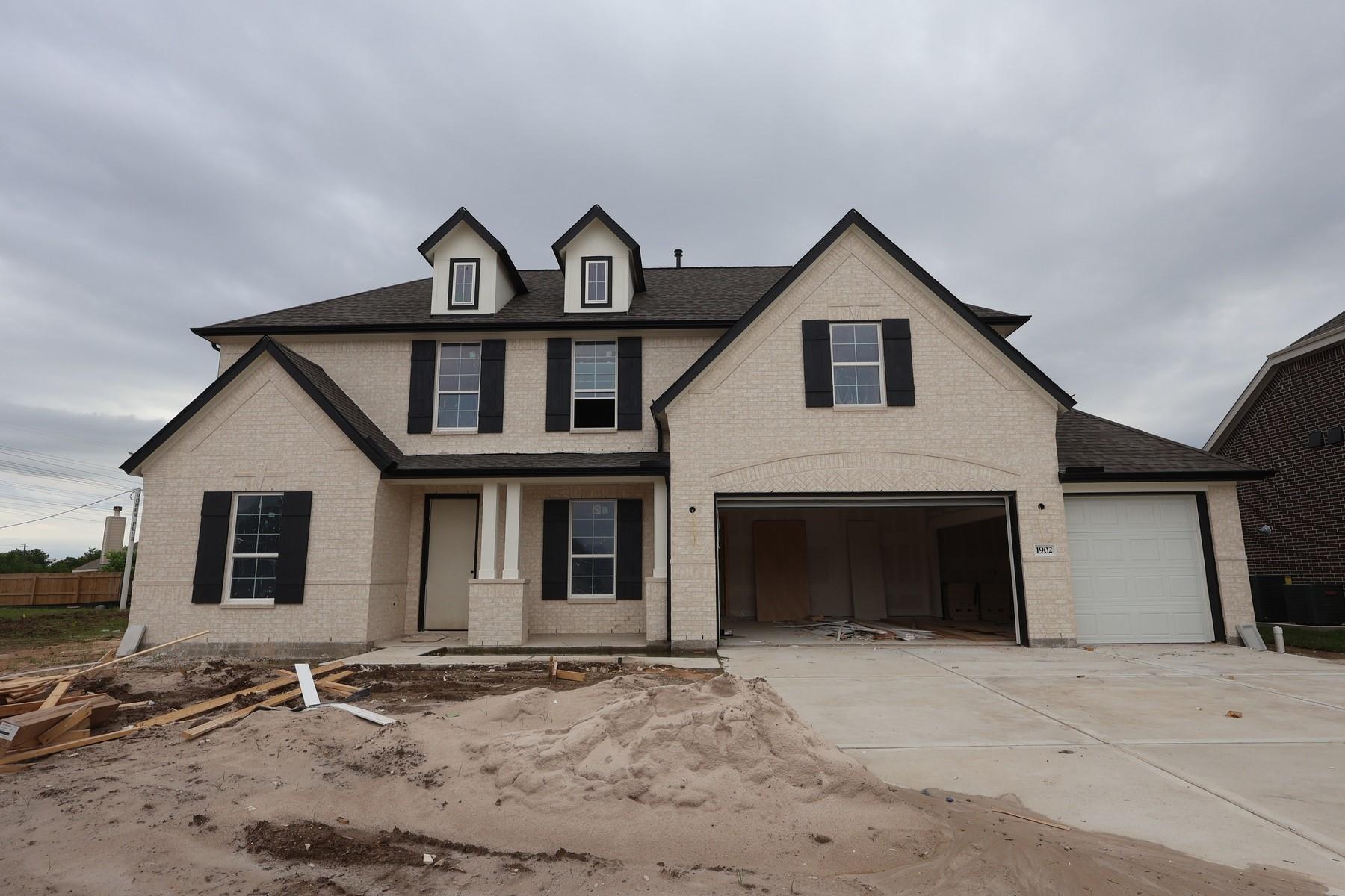 1902 S Wildflower Drive