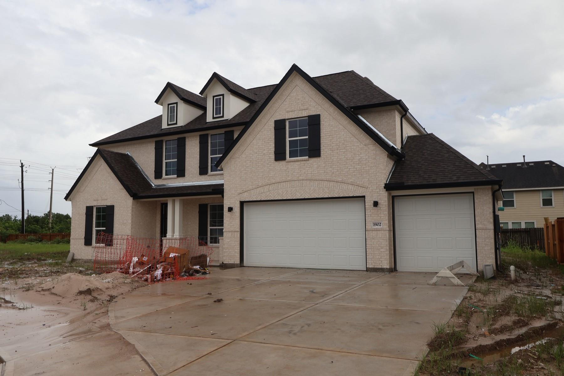 1902 S Wildflower Drive
