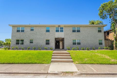 Photo of 3601 Murworth Drive #6A, Houston, TX 77025 (MLS # 89341390)