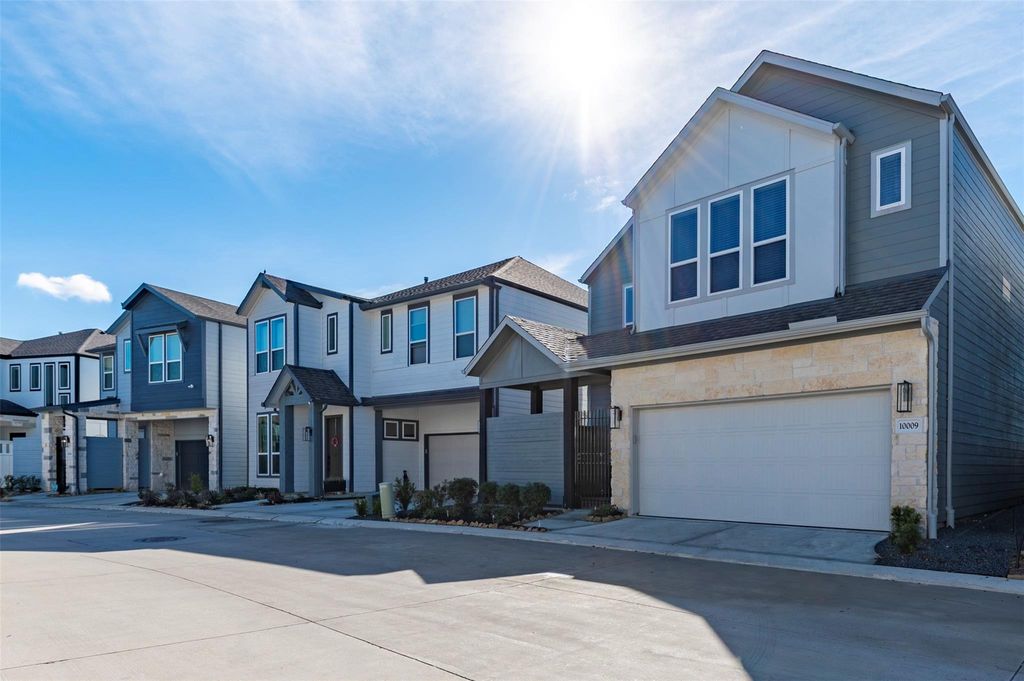 Photo of 10009 Cloud Mist Drive, Houston, TX 77080 (MLS # 59286618)