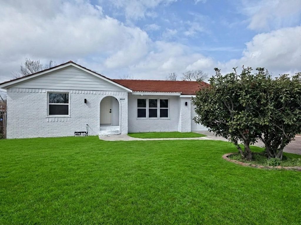 Photo of 4607 Englewood Street, Houston, TX 77026 (MLS # 84250247)