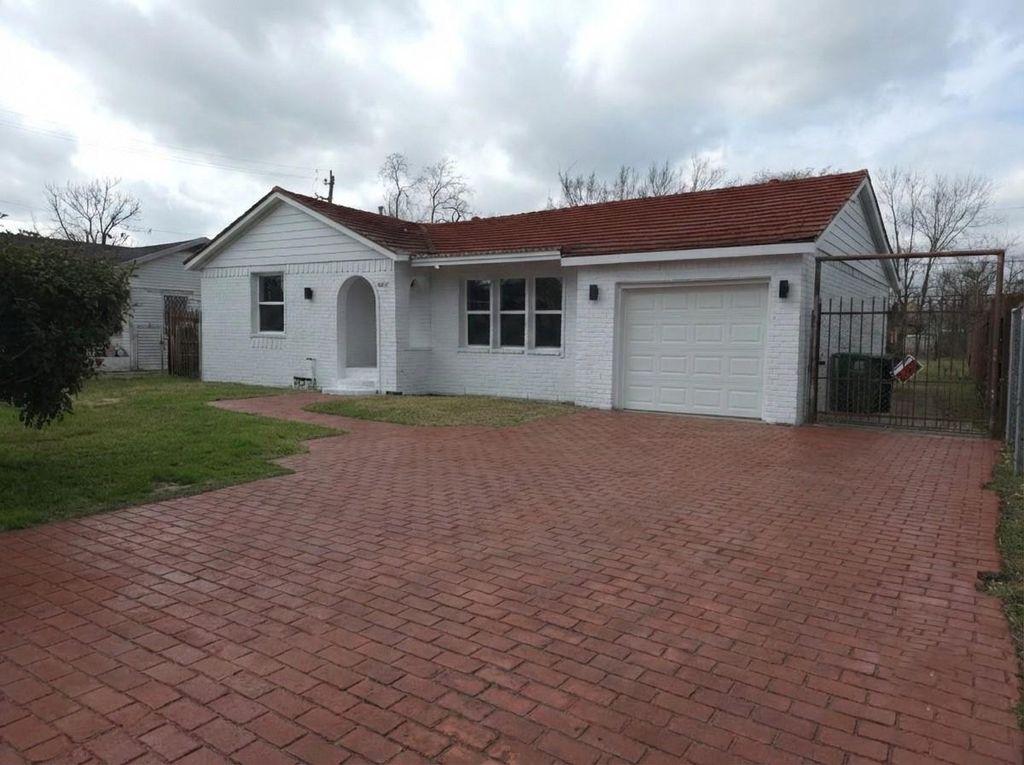 Photo of 4607 Englewood Street, Houston, TX 77026 (MLS # 84250247)