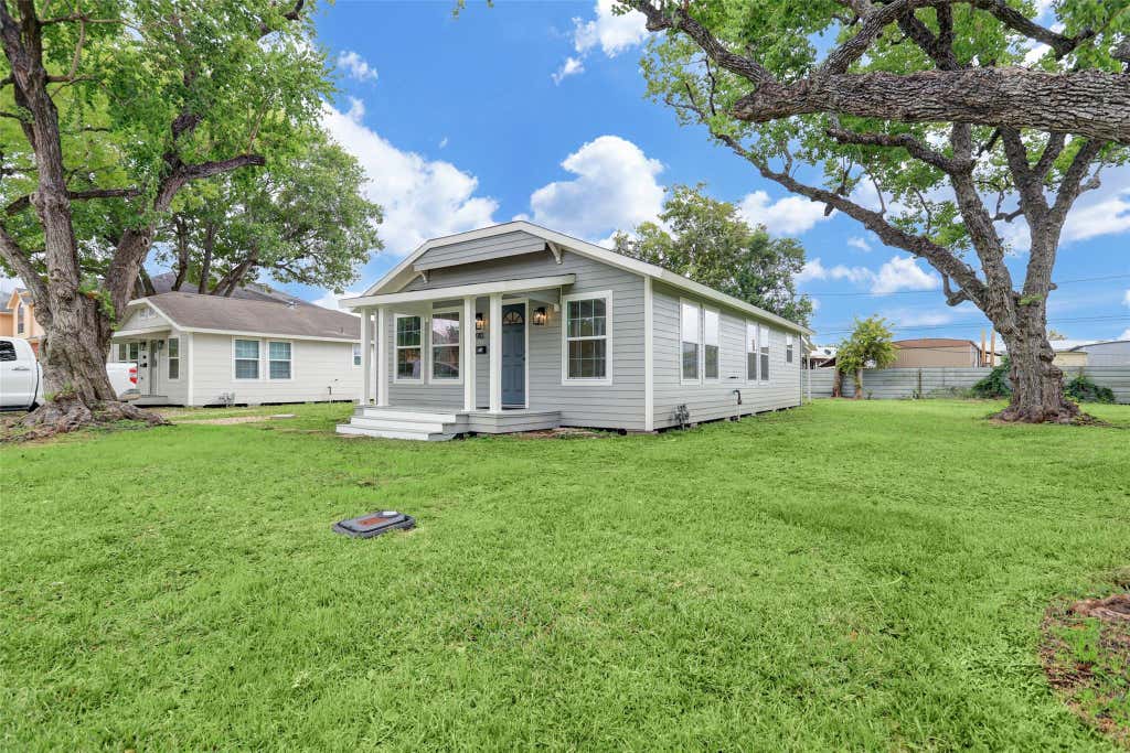 Photo of 1910 Avenue N, Rosenberg, TX 77471 (MLS # 39998566)