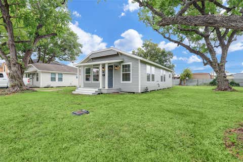 Tiny photo for 1910 Avenue N, Rosenberg, TX 77471 (MLS # 39998566)