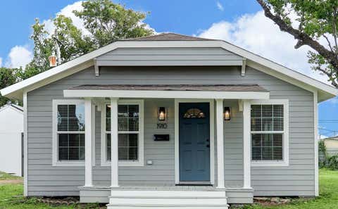 Photo of 1910 Ave N, Rosenberg, TX 77479 (MLS # 39998566)