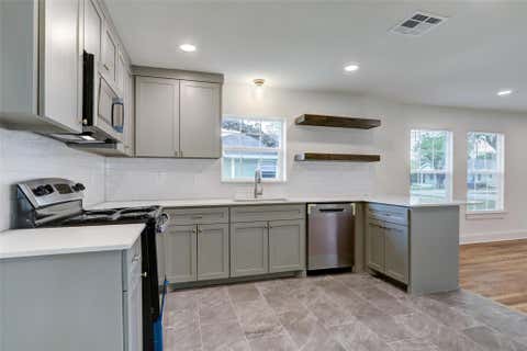 Tiny photo for 1910 Avenue N, Rosenberg, TX 77471 (MLS # 39998566)