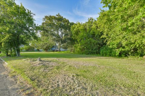 Vacant Land For Sale - 613 W Nazro Street<br/> Baytown, TX 77520