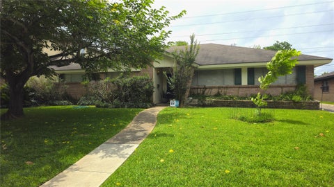 Homes For Sale - 9130 Bassoon Drive<br/> Houston, TX 77025