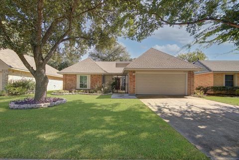 Photo of 14323 Whitecross Drive, Houston, TX 77083 (MLS # 82282581)