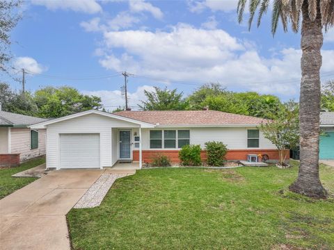 126 Tuna Street Galveston TX 77550