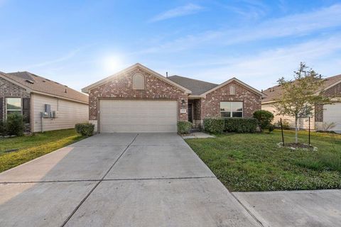 Photo of 634 W Fairway Lake Drive, Alvin, TX 77511 (MLS # 83897607)
