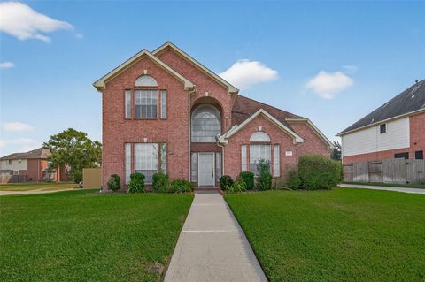 Photo of 2103 Five Iron Drive, Houston, TX 77089 (MLS # 66046147)