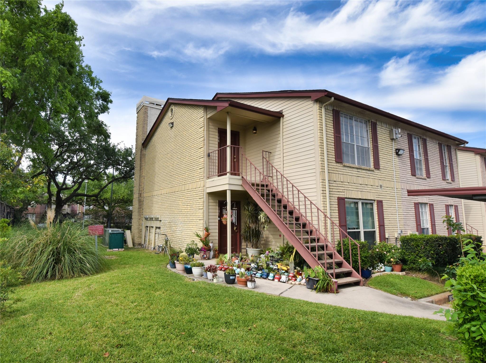 2120 El Paseo Street 108