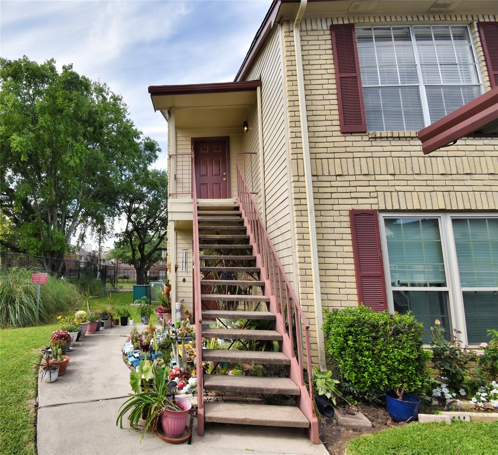2120 El Paseo Street 108