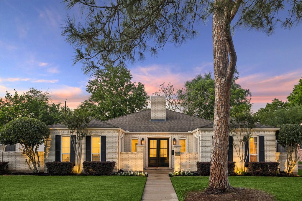 Photo of 10702 Russett Drive, Houston, TX 77042 (MLS # 38715079)