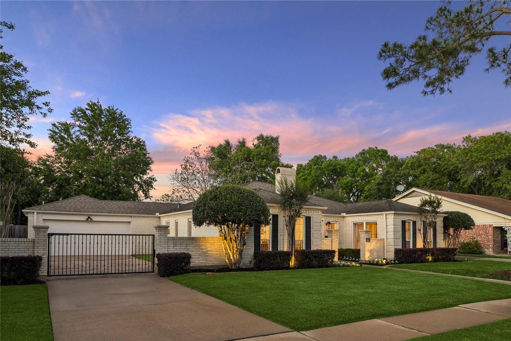 Photo of 10702 Russett Drive, Houston, TX 77042 (MLS # 38715079)