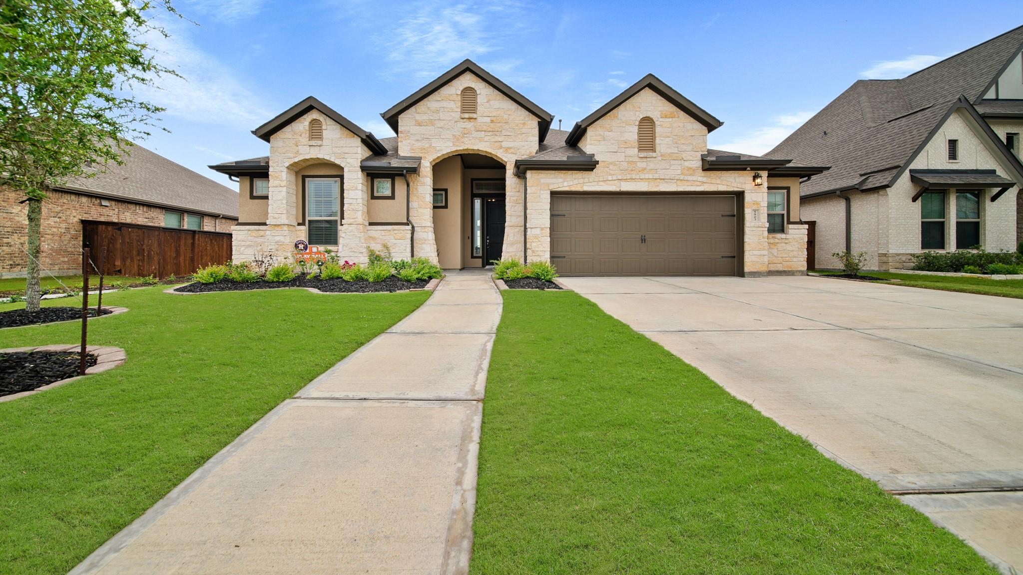 5903 Red River Drive