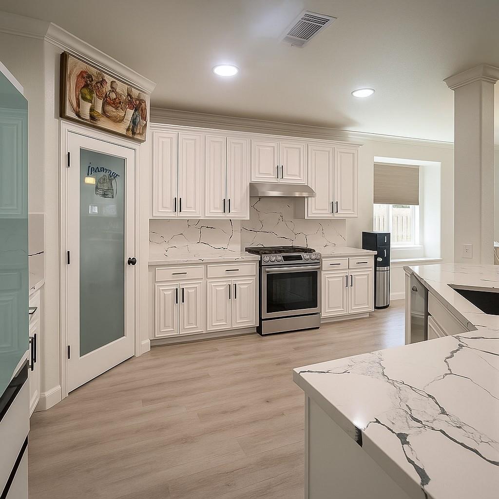 1905 Emerald Breeze Court