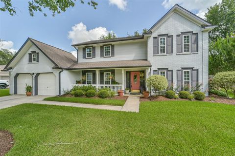 Photo of 905 Essex Drive, Friendswood, TX 77546 (MLS # 20843470)