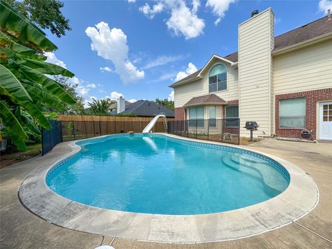 Photo of 3015 Signal Hill Drive, Friendswood, TX 77546 (MLS # 65607711)