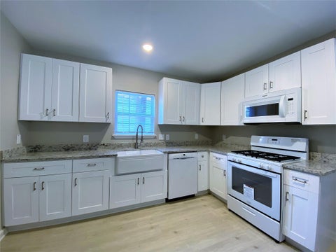 Photo of 1702 Studewood Street, Houston, TX 77009 (MLS # 28237351)