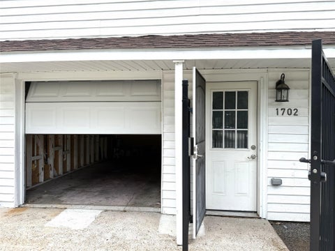 Multifamily For Rent - 1702 Studewood Street<br/> Houston, TX 77009