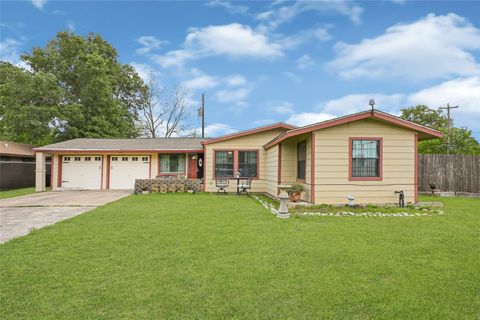 Photo of 5843 Kenilwood Drive, Houston, TX 77033 (MLS # 89037821)