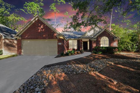 Photo of 70 N Lace Arbor Drive, The Woodlands, TX 77382 (MLS # 63391603)
