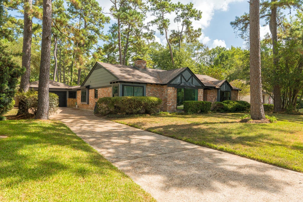 Photo of 1915 Seven Oaks Drive, Kingwood, TX 77339 (MLS # 42220222)
