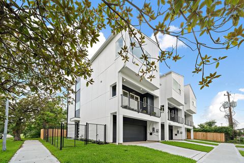 Homes For Sale - 4211 Crawford Street<br/> Houston, TX 77004