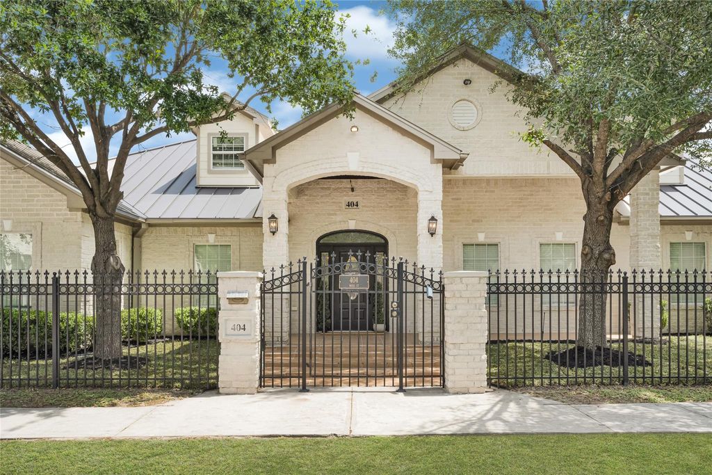 Photo of 404 Moss Street, Houston, TX 77009 (MLS # 79125814)