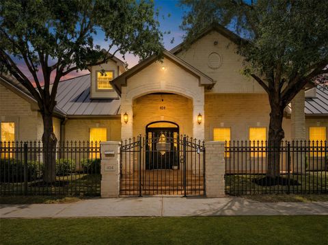 Photo of 404 Moss Street, Houston, TX 77009 (MLS # 79125814)