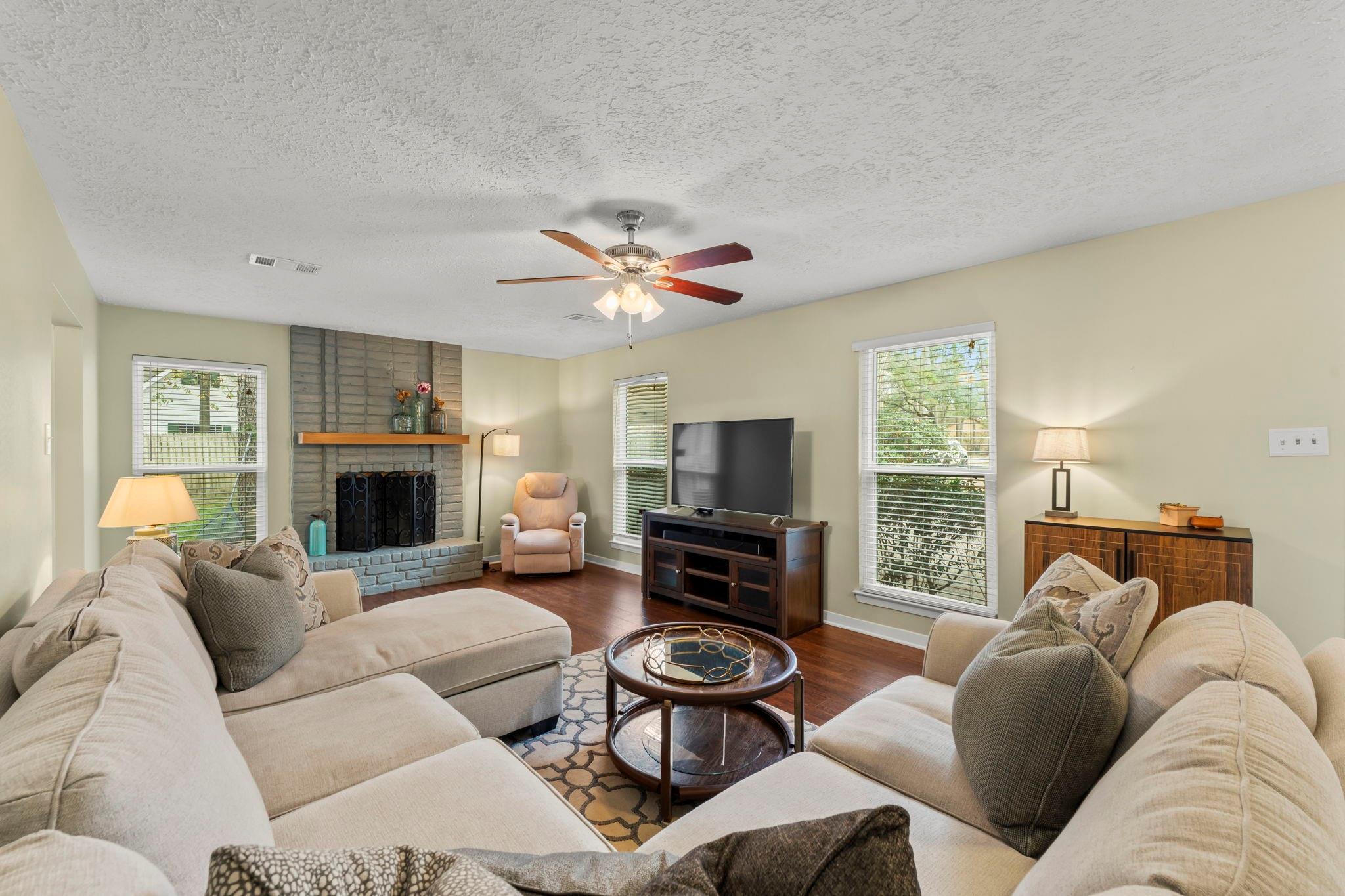 2107 Level Oak Place