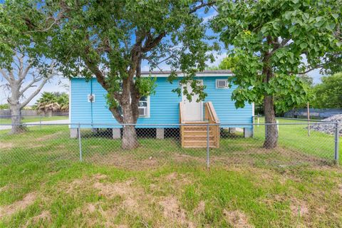 Photo of 901 6th Street St, San Leon, TX 77539 (MLS # 54804961) Photo of 901 6th Street St, San Leon, TX 77539 (MLS # 54804961)